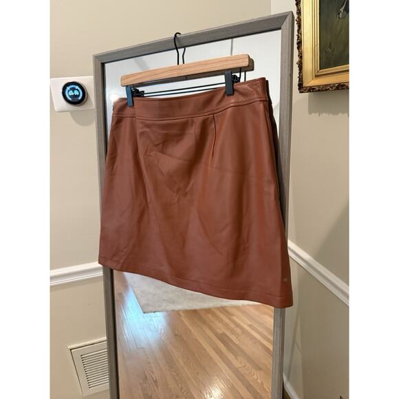 Ann Taylor LOFT Tan Faux Leather Mini Skirt  Sz12 Brown Fall Skirt Chic Style - Picture 2 of 4